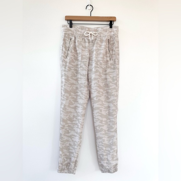 Athleta Cabo Neutral Tide Linen Camo Jogger Pants (Tall Size) - Picture 4 of 13